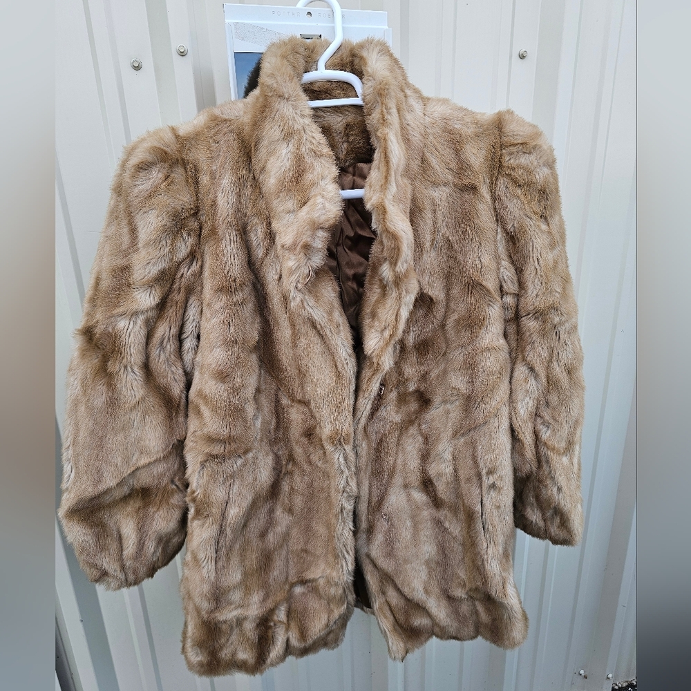 LAVISH QUALITY FAUX FUR VEGAN COAT ~ VERY PLUSH SIZE: SML-MEDIUM